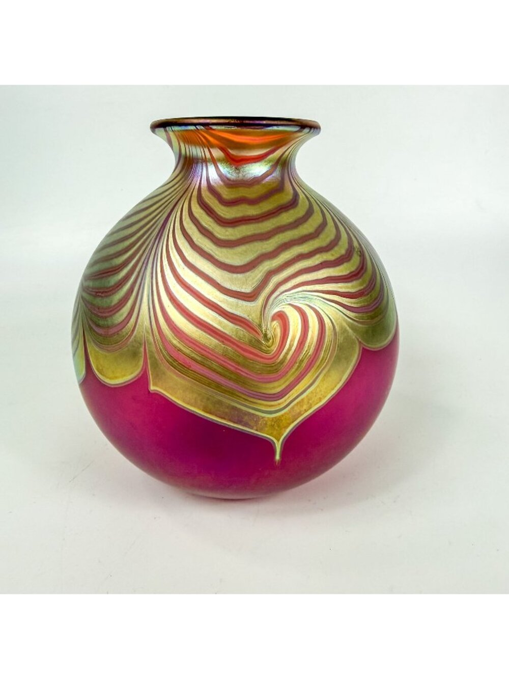 Steven Correia Cranberry Red Pulled Feather Vase Art Glass Gold Iridescent